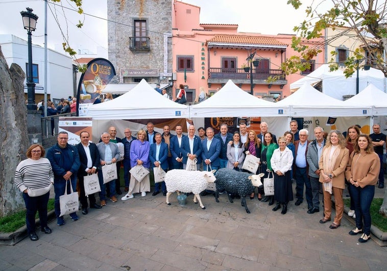 La jornada inaugural de la Feria Europea del Queso, en Firgas, fue todo un éxito de público.