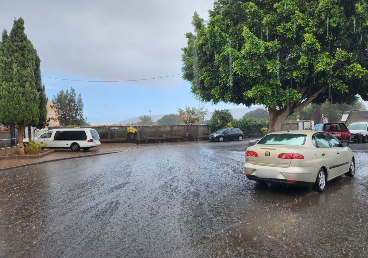 Las abundantes lluvias encharcan Gran Canaria