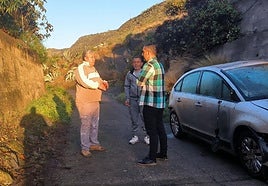 El alcalde Juan Antonio Peña acudió este lunes a primera hora al barranco García Ruiz.