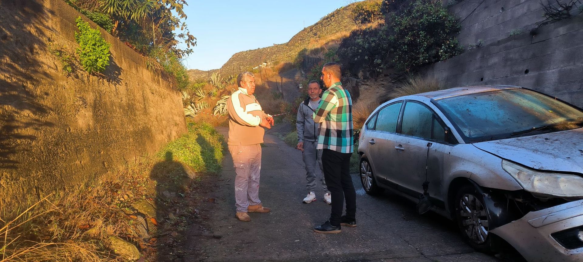 El alcalde Juan Antonio Peña acudió este lunes a primera hora al barranco García Ruiz.