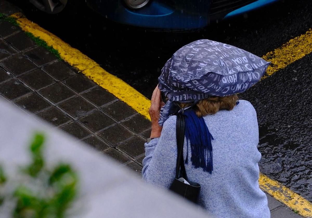 Jornada de contraste en el cielo de Gran Canaria: del sol a la tormenta en cuestión de horas