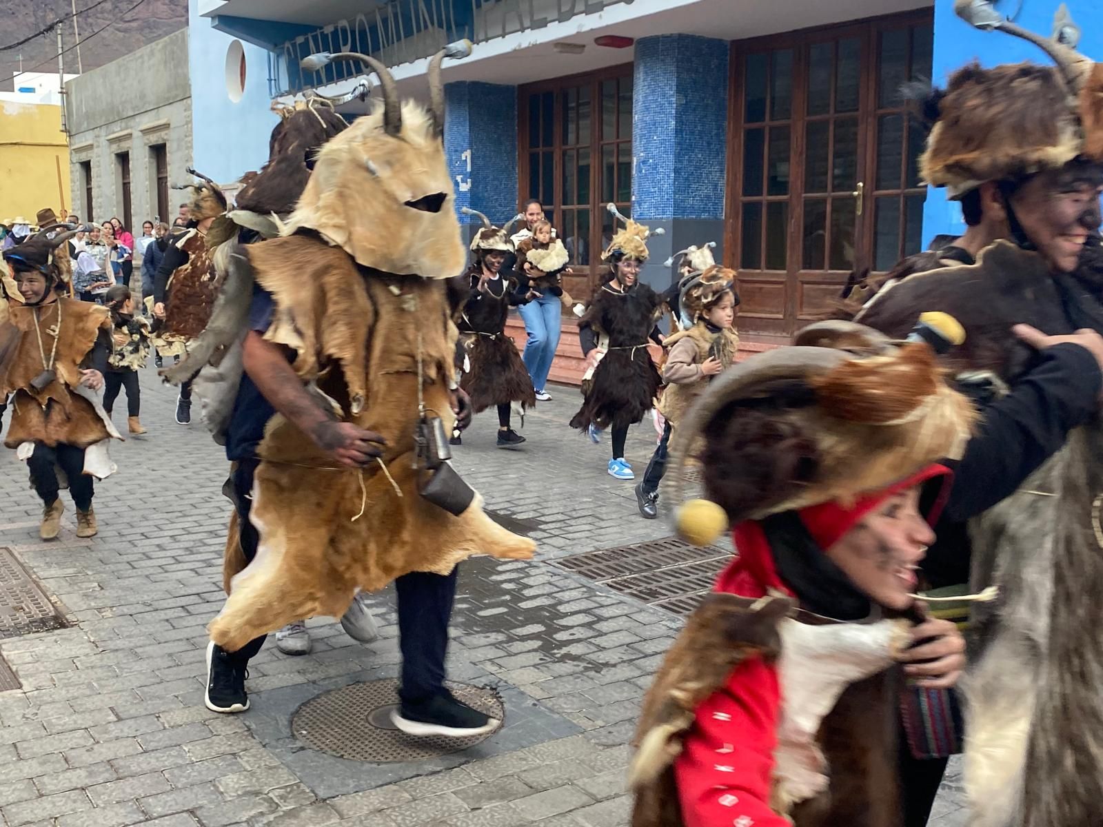 Estampida carnavalera de machos y cabras en La Aldea de San Nicolás