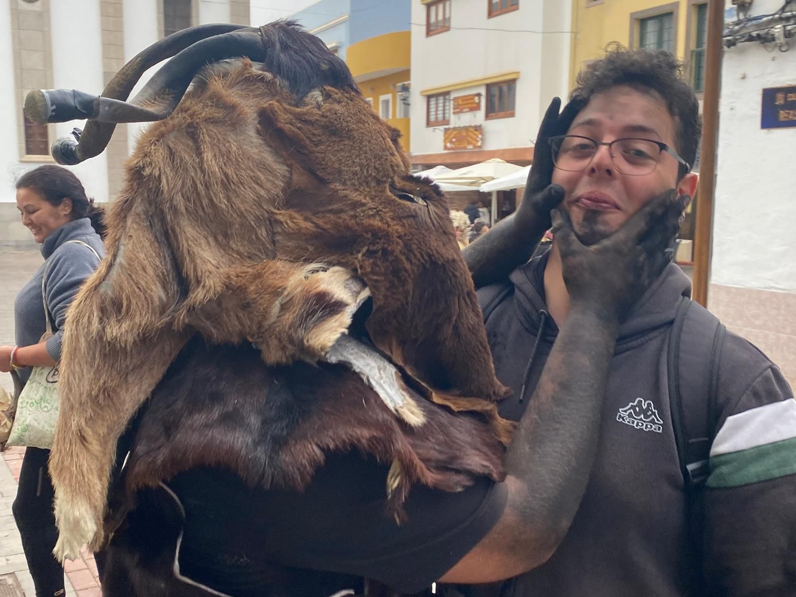 Estampida carnavalera de machos y cabras en La Aldea de San Nicolás