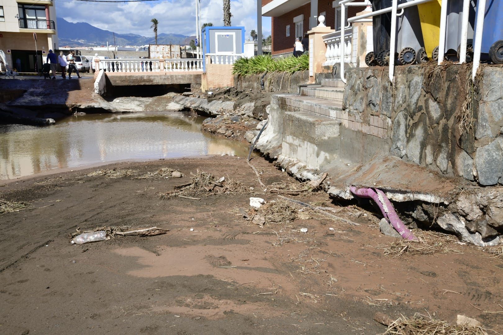 Telde cierra las playas más afectadas por las lluvias