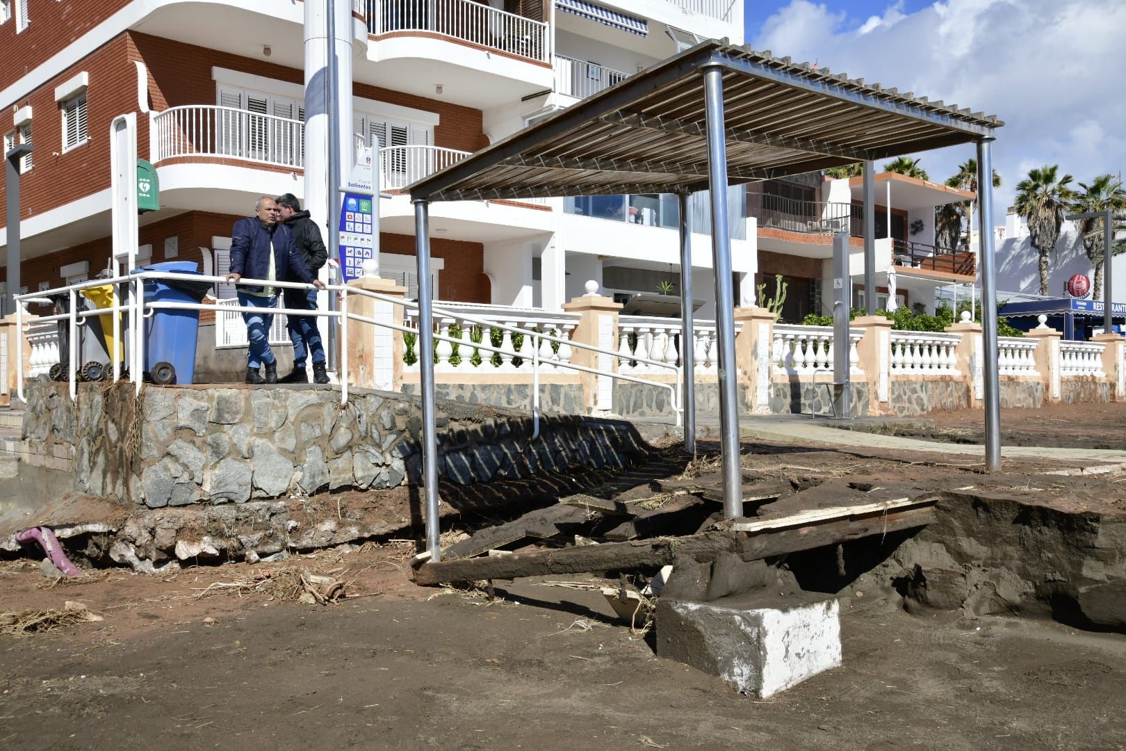 Telde cierra las playas más afectadas por las lluvias