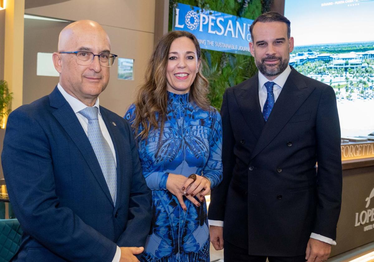 De izq a dcha_Miguel Ángel Rodríguez, Yessica de León y José Alba.