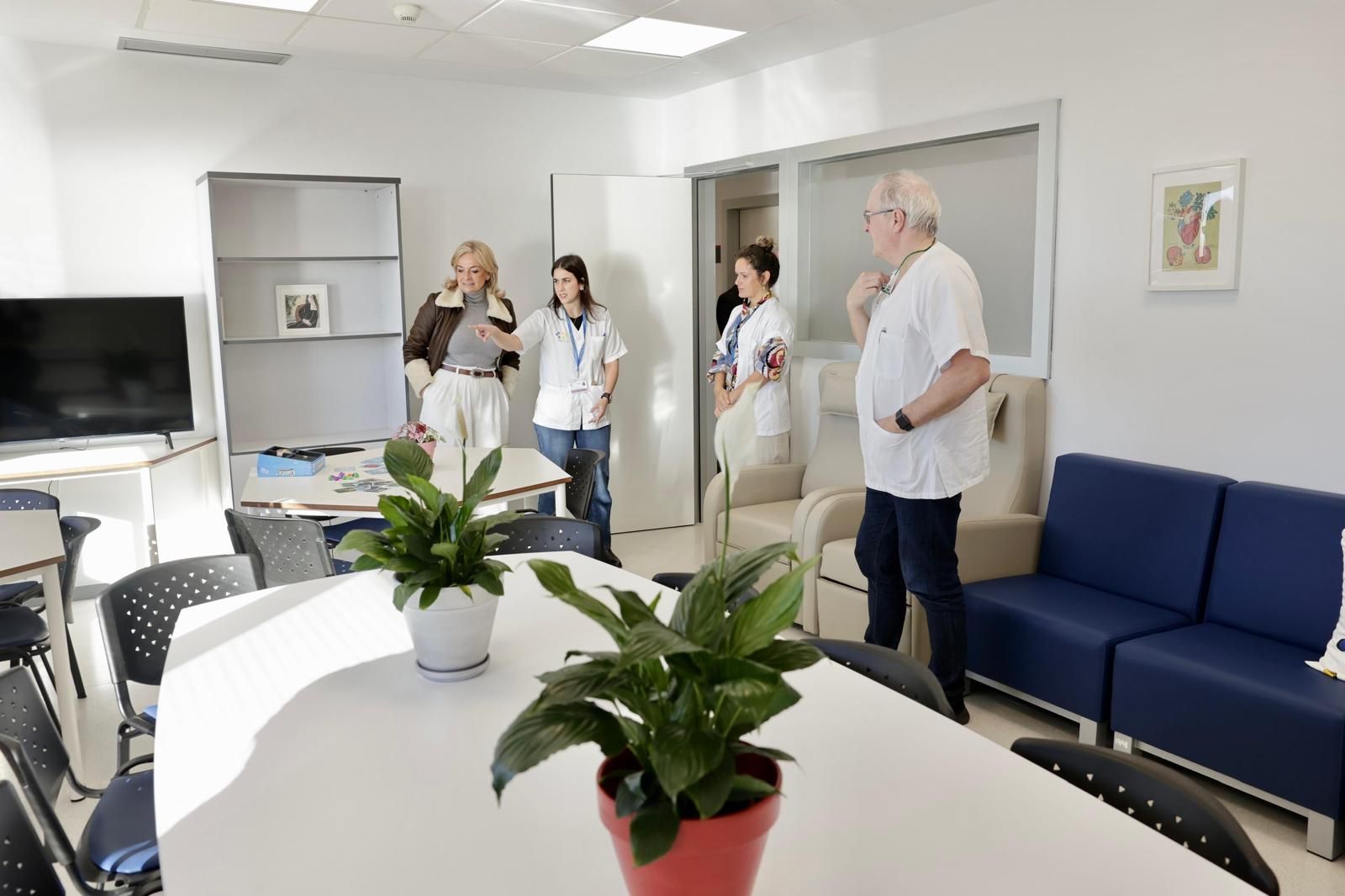 Monzón, en la sala de estar del nuevo hospital de día de la unidad de Trastornos de la Conducta Alimentaria.