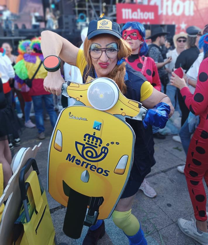 Imagen secundaria 2 - El servicio de Morreos en plena acción en el carnaval de Las Palmas de Gran Canaria. 