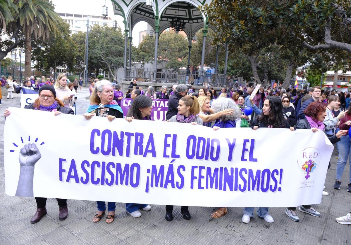 Las calles de la capital grancanaria se visten de lucha y orgullo