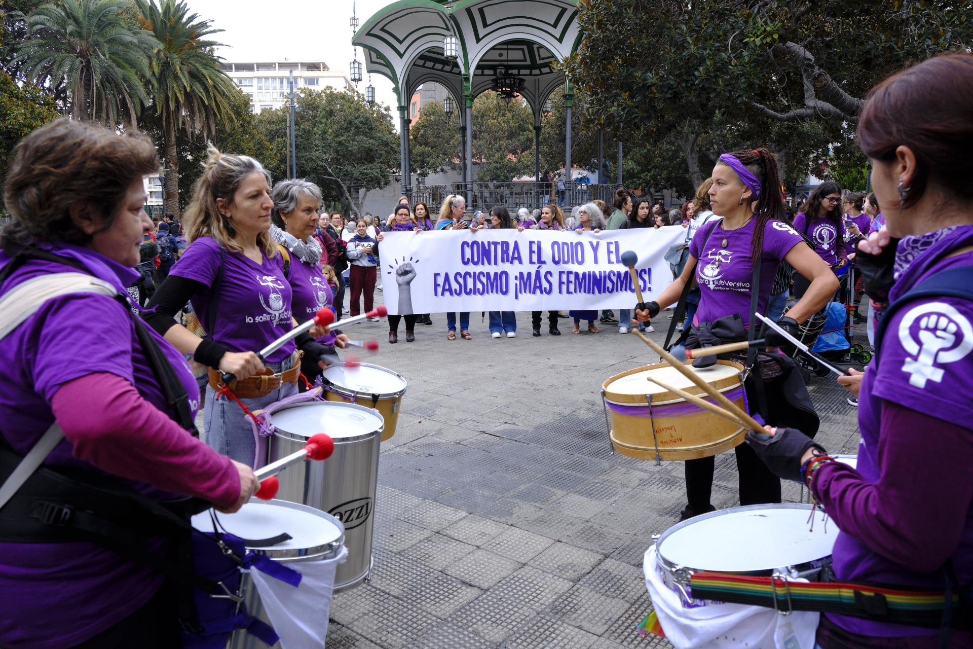 Las calles de la capital grancanaria se visten de lucha y orgullo