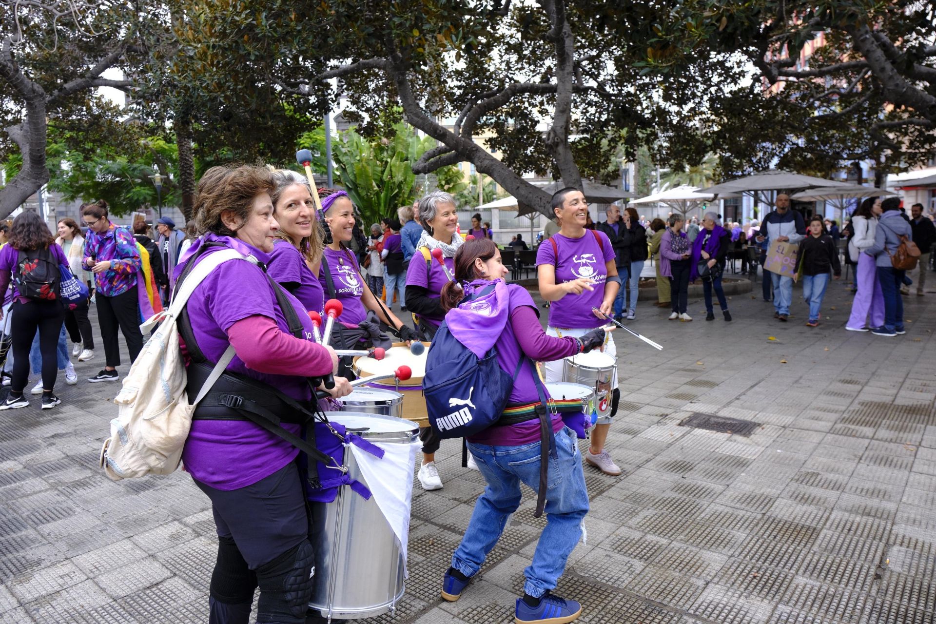 Las calles de la capital grancanaria se visten de lucha y orgullo