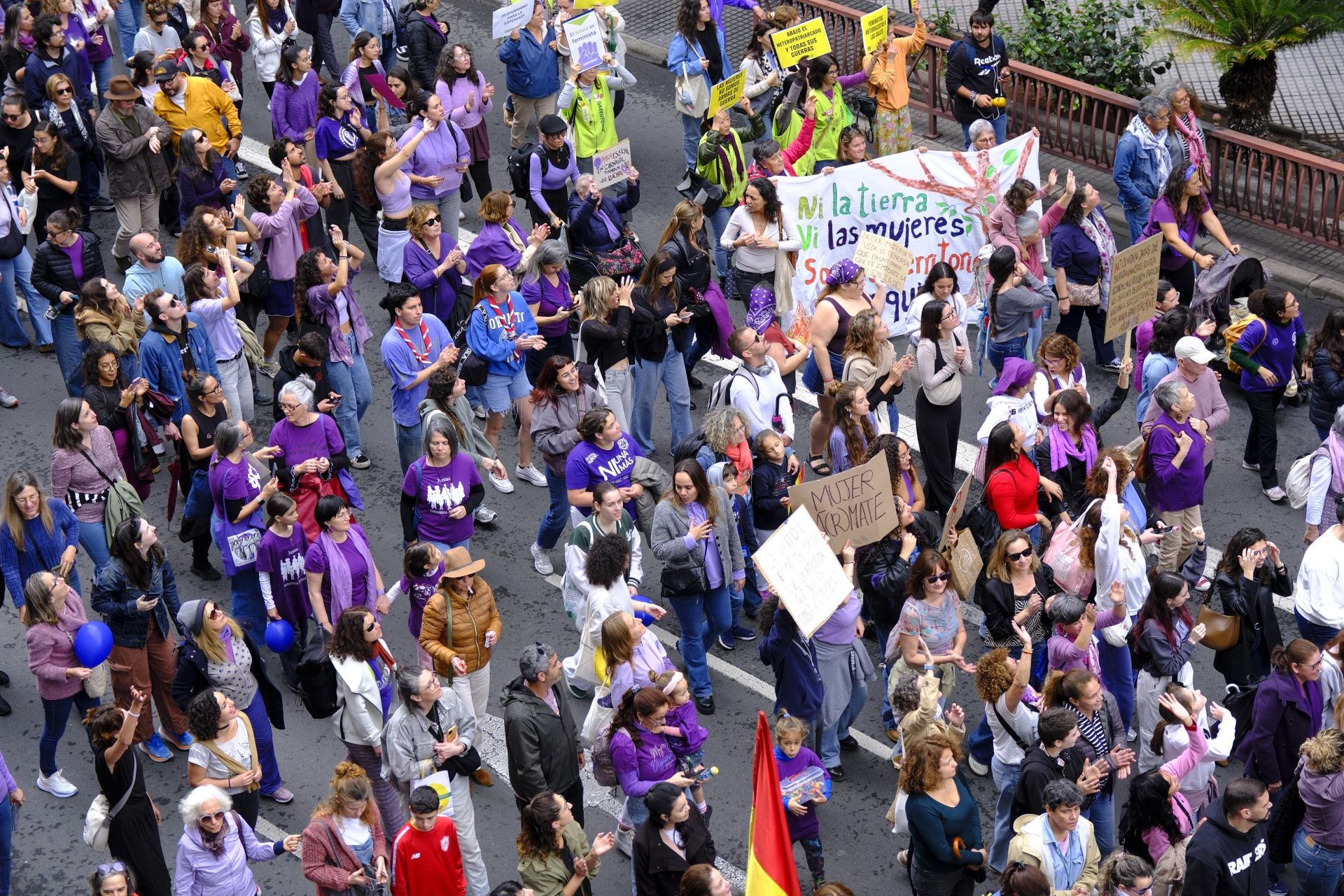 Las calles de la capital grancanaria se visten de lucha y orgullo