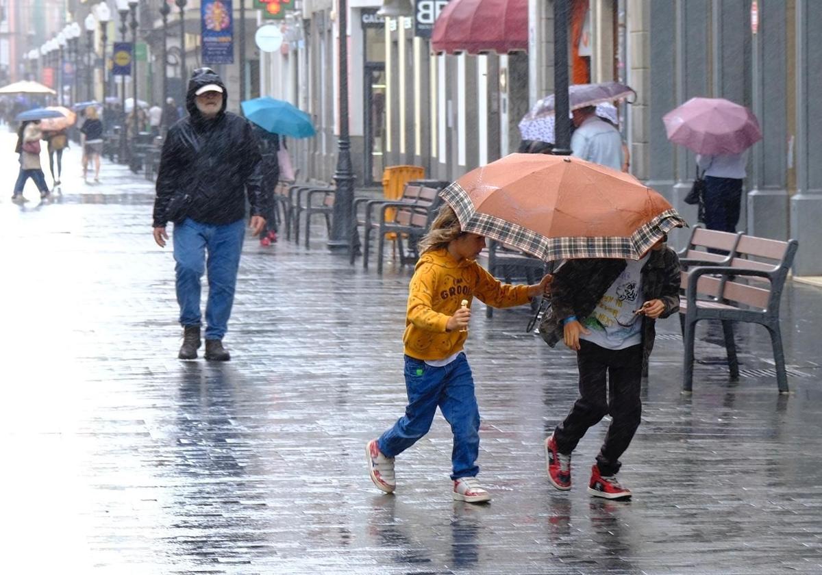 La capital grancanaria bajo el paraguas