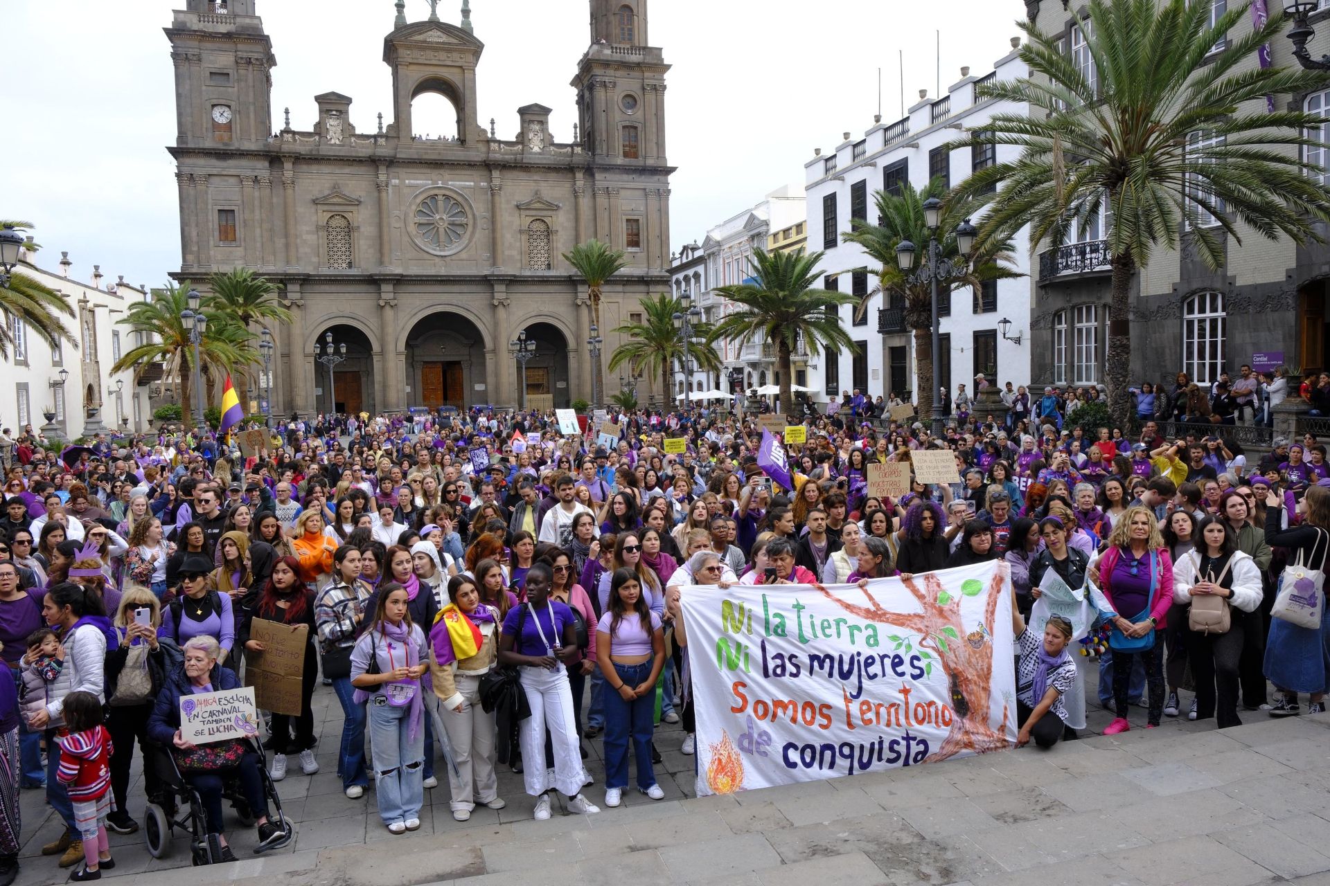 Las calles de la capital grancanaria se visten de lucha y orgullo