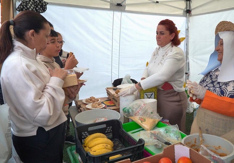 Uno de los puestos abiertos en la feria Km0 que se celebra en Maspalomas.