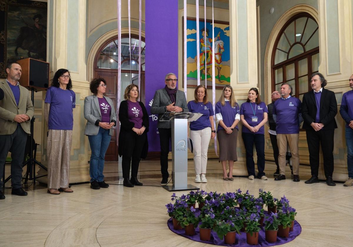 Lectura del manifiesto por el Día de la Mujer en la sede institucional de la ULPGC.