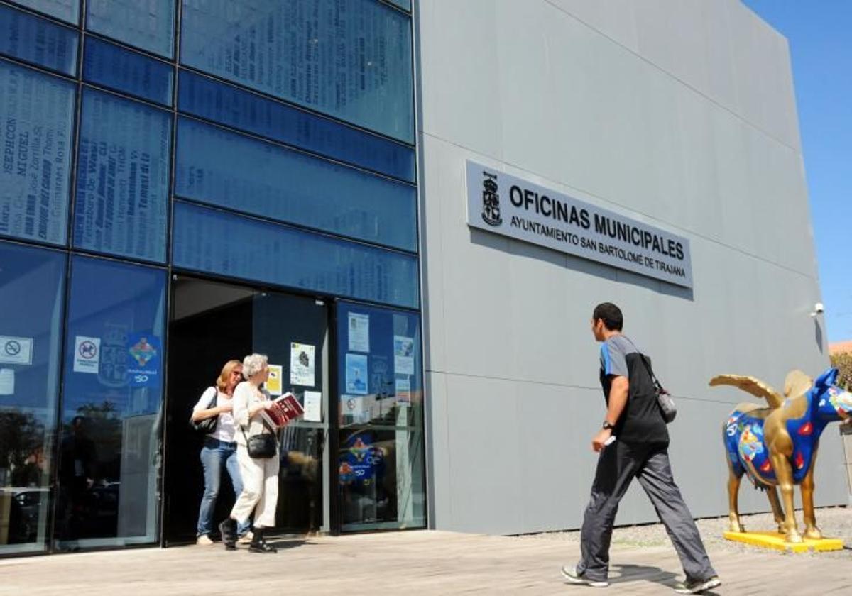 Foto de archivo de la fachada de las Oficinas Municipales en San Fernando de Maspalomas.