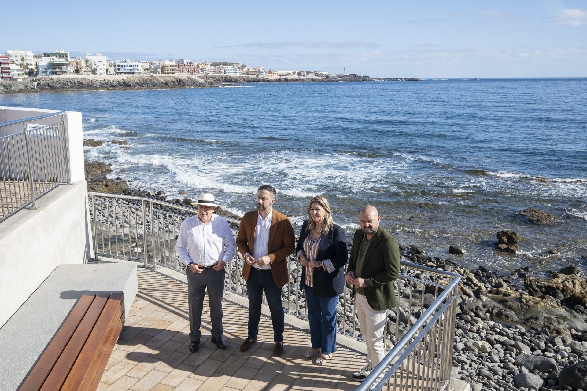 Imagen de la inauguración oficial del tramo sur del paseo marítimo de Salinetas.