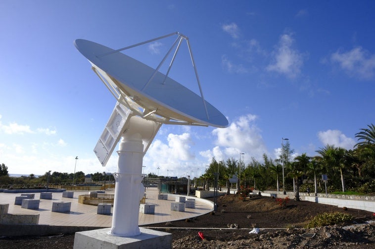 En Meloneras. Antena donada por el INTA que se usó para el Minisat.