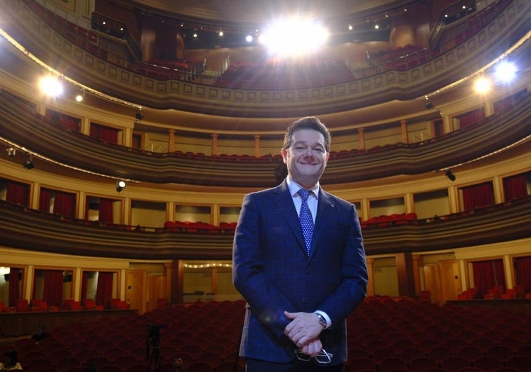 Arturo Chacón-Cruz, el pasado miércoles, sobre el escenario del Teatro Pérez Galdós.