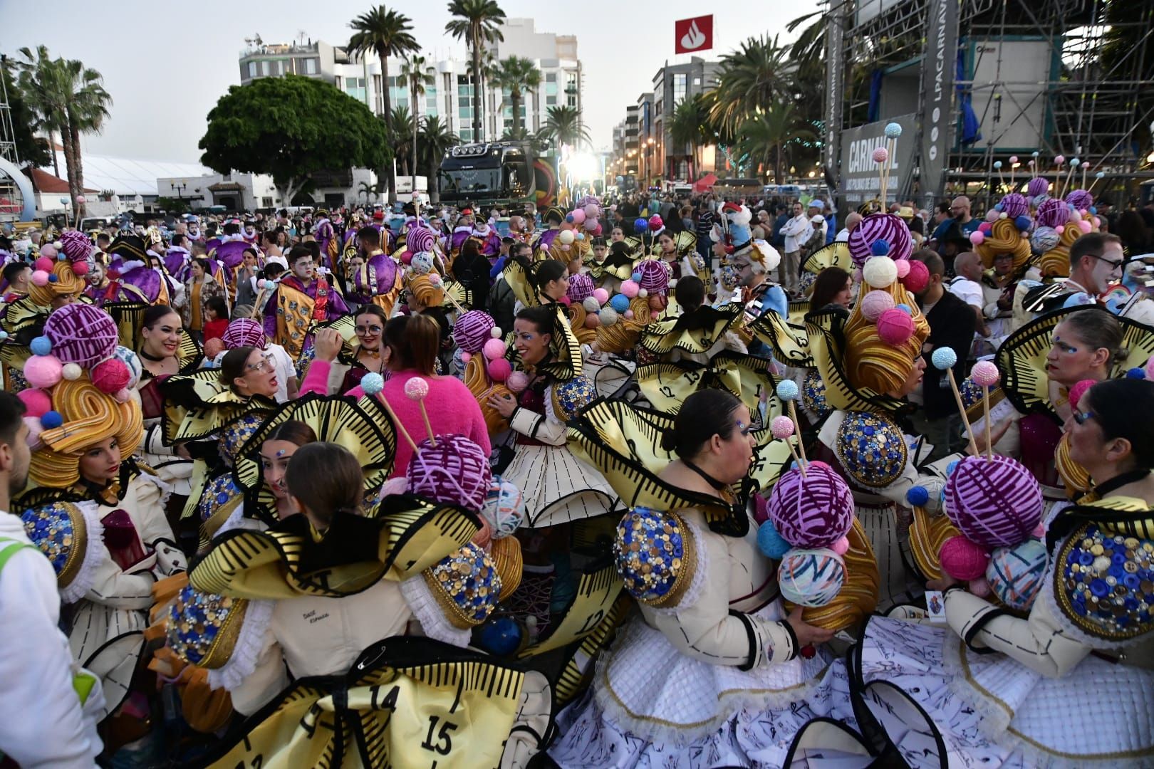 El carnaval de Las Palmas de Gran Canaria se despide con el entierro de la sardina