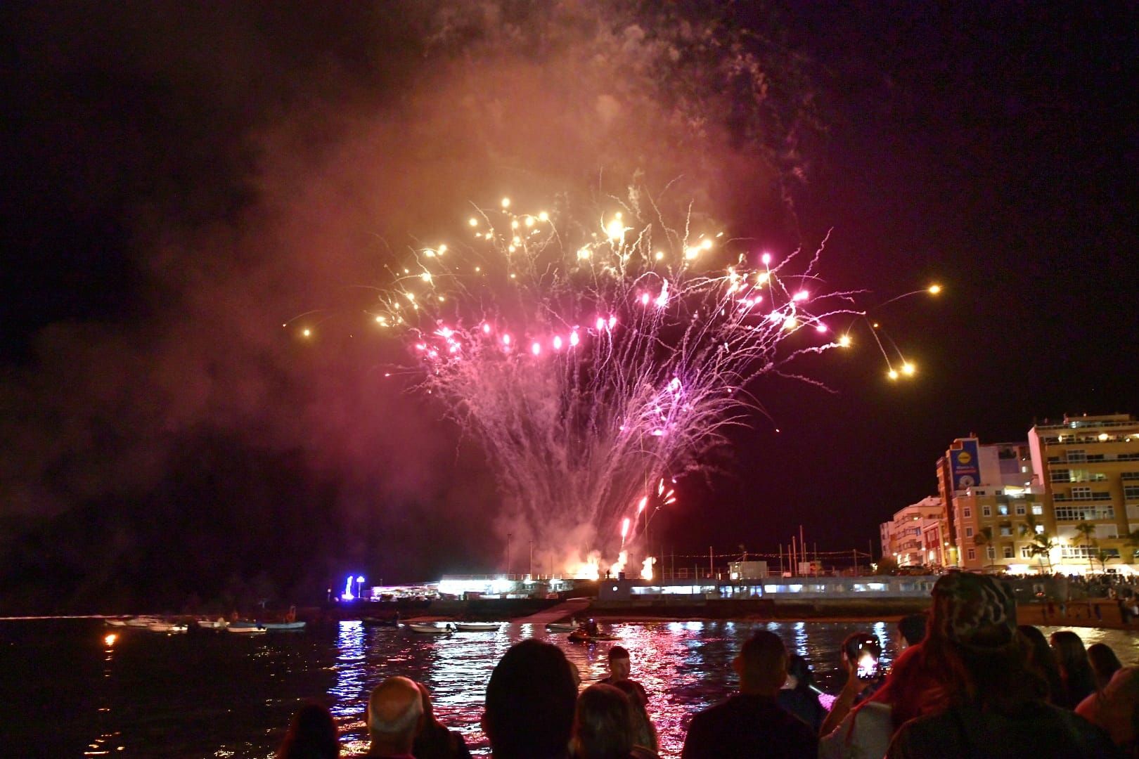 El carnaval de Las Palmas de Gran Canaria se despide con el entierro de la sardina