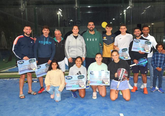 Todas las parejas premiadas.