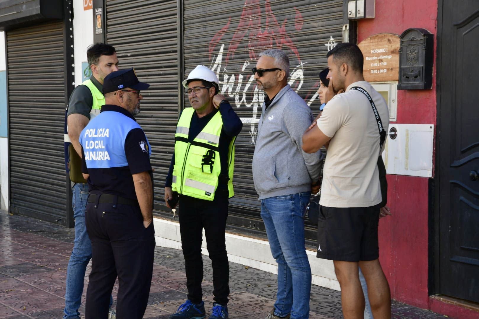 El edificio de Vecindario, desalojado y precintado por riesgo de derrumbe