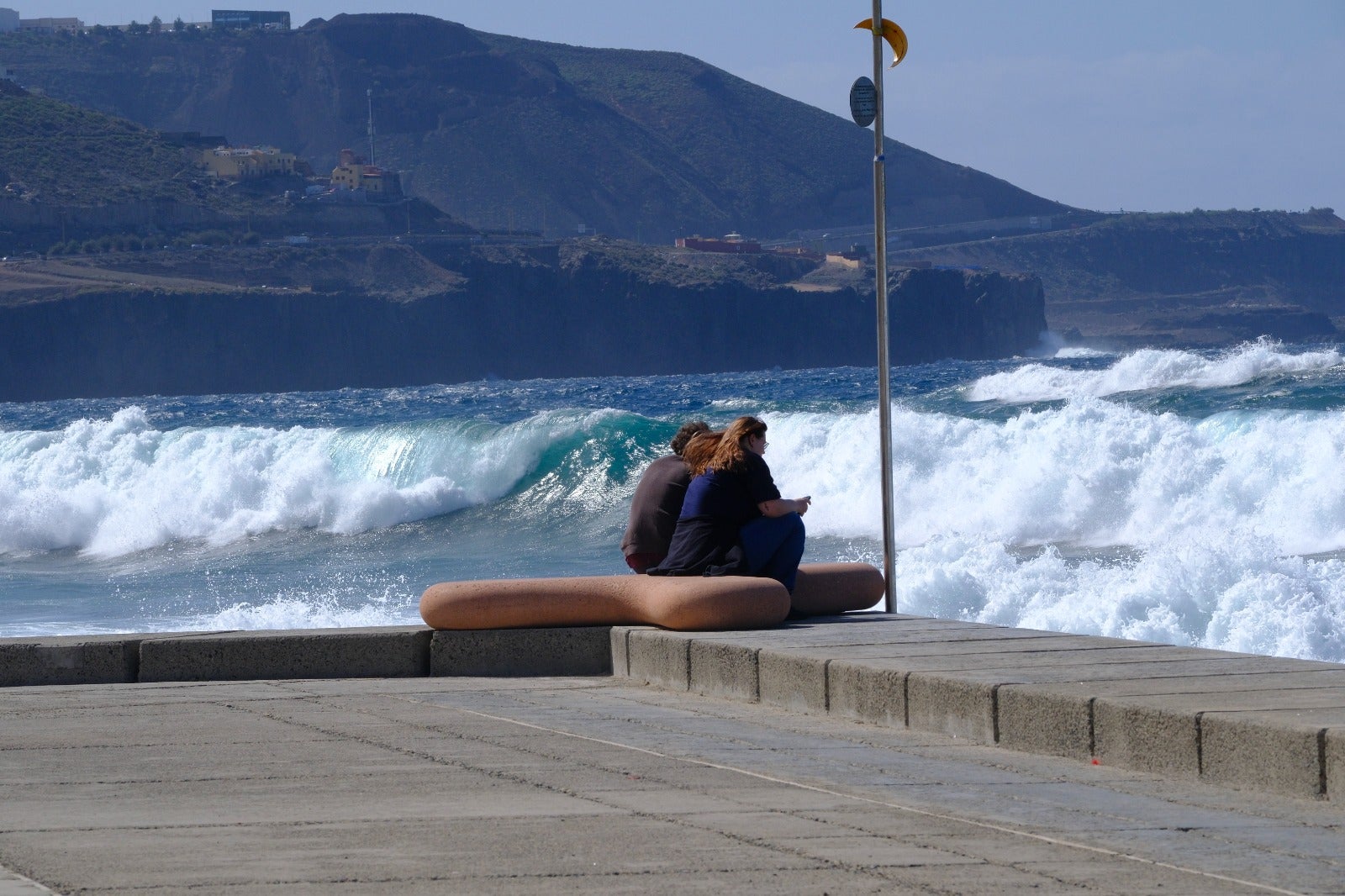 El oleaje azota con fuerza la costa de Las Palmas de Gran Canaria