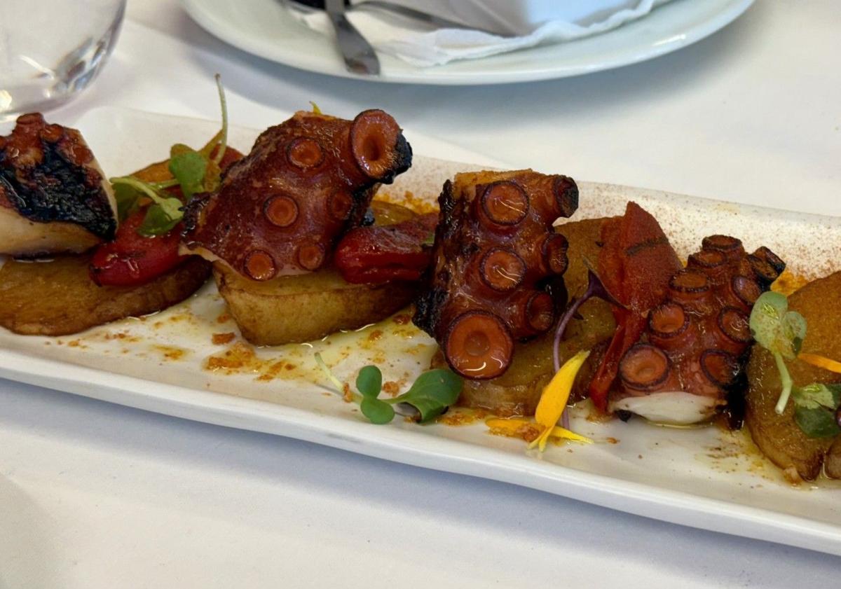 Imagen principal - Pulpo a la brasa, ensalada y cecina