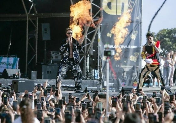 El elenco de 'La Reina del Flow' en el concierto que tuvo lugar en Lanzarote el pasado enero.