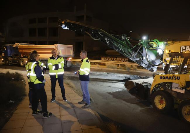 Trabajos nocturnos de asfaltado en el enlace de la GC-1 con Salinetas.