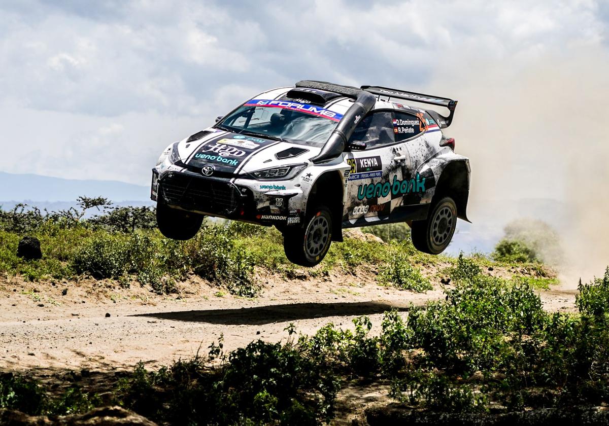 El Toyota de Peñate y Domínguez, en acción en en Safari Rally de Kenia.