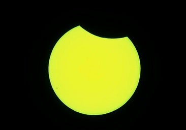 El eclipse solar oscurece a Canarias por un instante