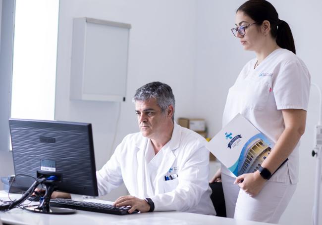 El Servicio de Urgencias, en coordinación con las demás especialidades del centro, garantiza la resolución de los problemas urgentes de salud.