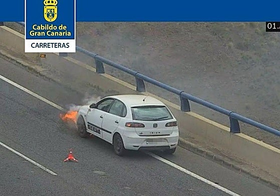 Vehículo ardiendo en la GC-3.