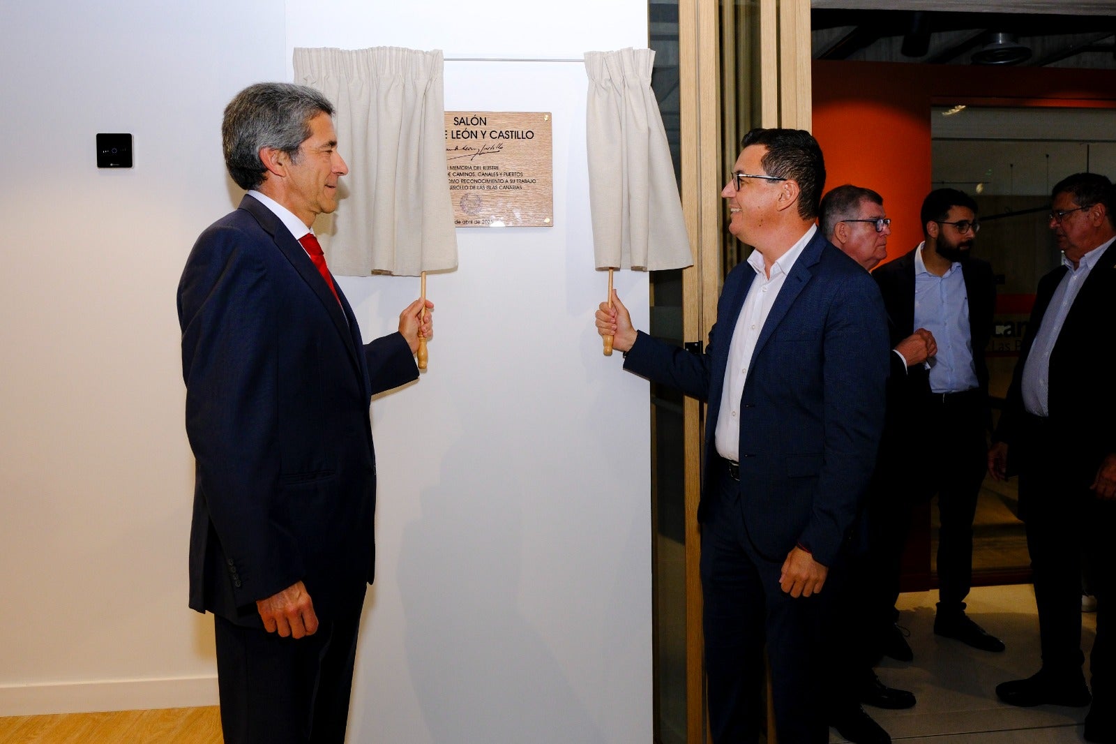 Imágenes del tributo y legado de León y Castillo