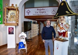 Alberto Perdomo, en la tienda oficial de la Bajada de la Virgen de las Nieves.