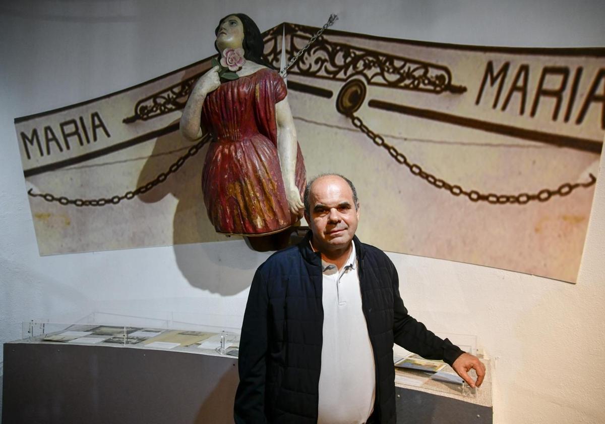Manuel Poggio, en el interior del barco que acoge el Museo Naval Santa Cruz de La Palma.