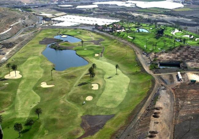 Vista aérea parcial del campo de golf El Cortijo, en Telde.