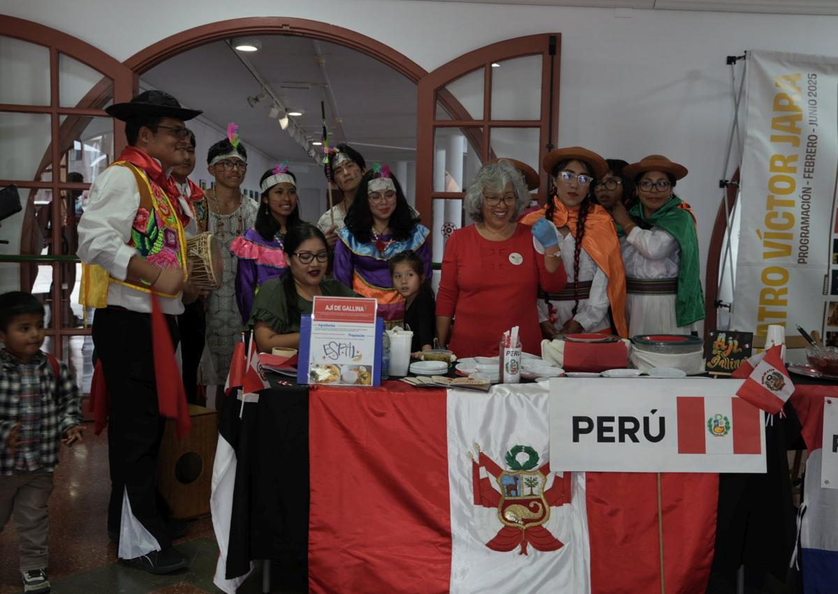 Imagen secundaria 1 - Una exposición fotográfica y los versos de Yeray Rodríguez y la Generación 21 abren el Espal
