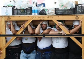 La Isleta vibra con un ensayo solidario de los Costaleros del Carmen