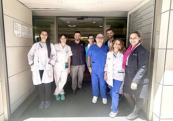 Parte del equipo de urgencias del Hospital Universitario Vithas Las Palmas comandado por la doctora Guadalupe Niño, (segunda a la derecha).