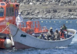 Imagen de archivo de un cayuco rescatado recientemente en a isla de El Hierro.
