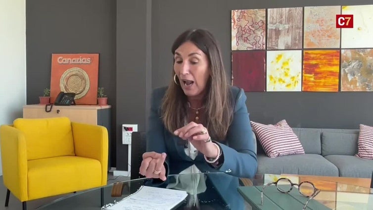 Carmen Guillén, delegada de la Agencia Tributaria, responde a las preguntas de los lectores