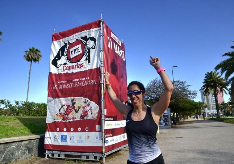 El tótem de la CANARIAS7 Carrera de las Empresas luce en el parque Romano de la capital grancanaria.