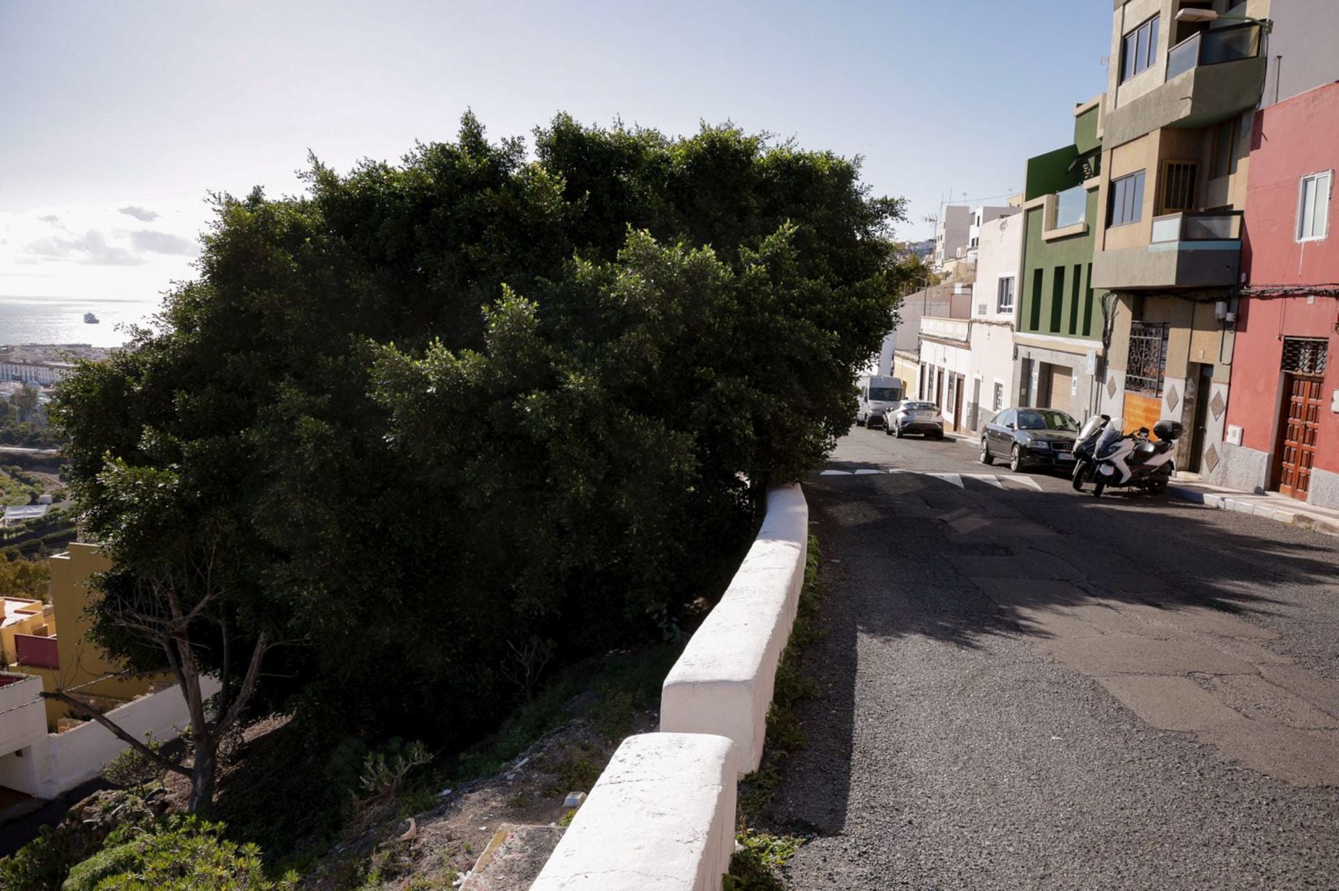 Los vecinos de San Roque enseñan el deterioro de sus calles