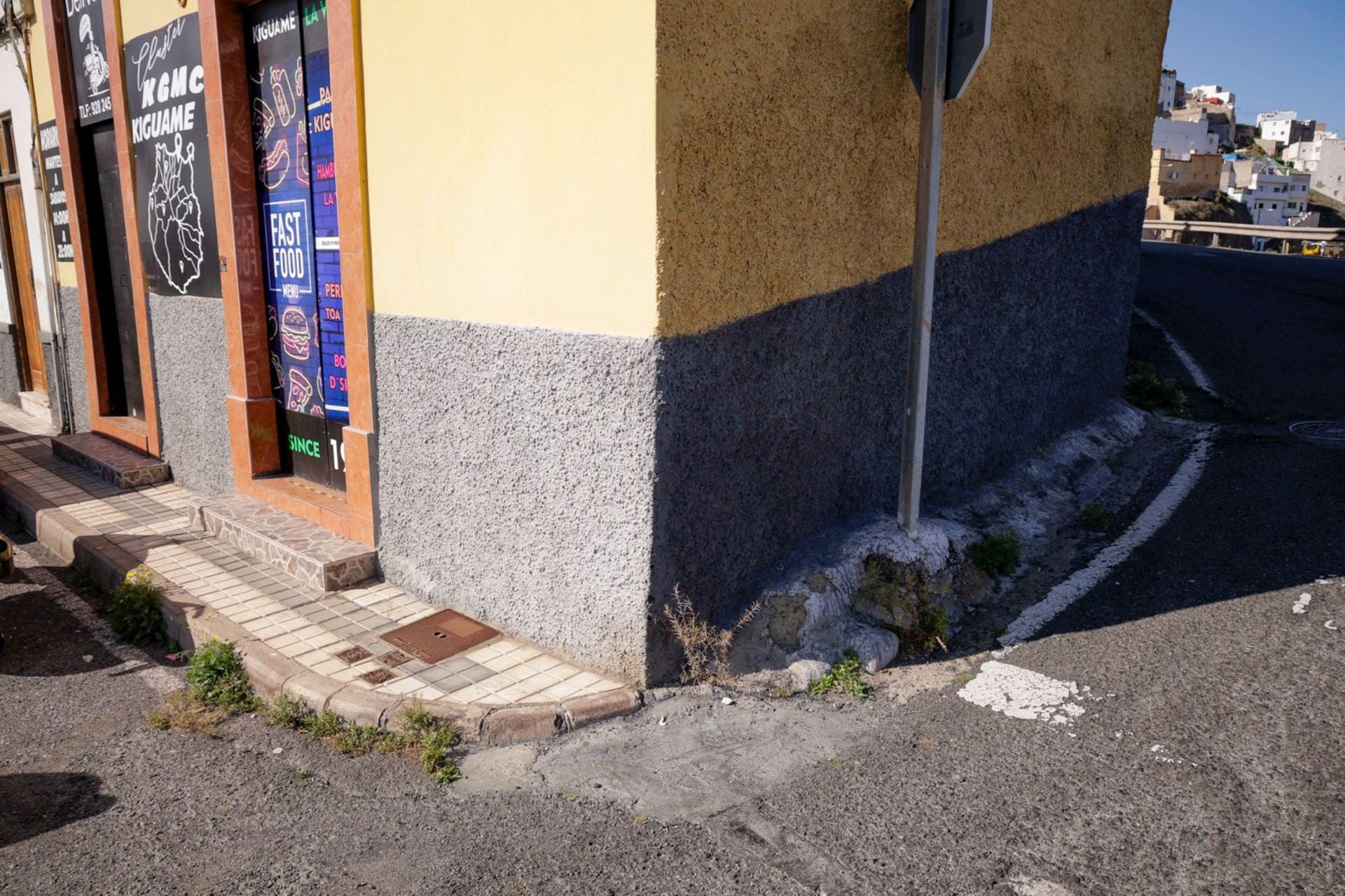Los vecinos de San Roque enseñan el deterioro de sus calles