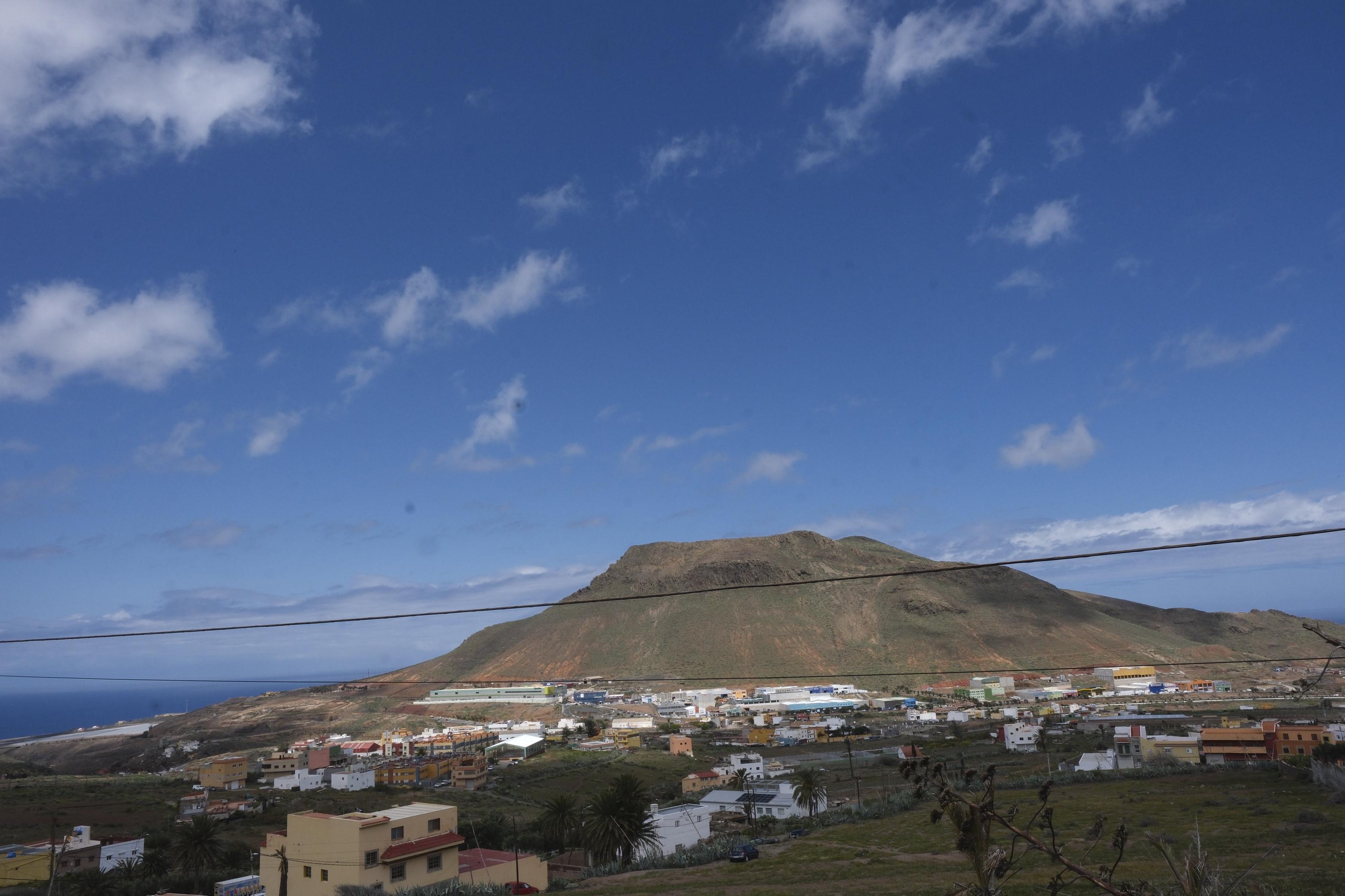 Entre paraguas y viento: La borrasca Olivier visita Canarias