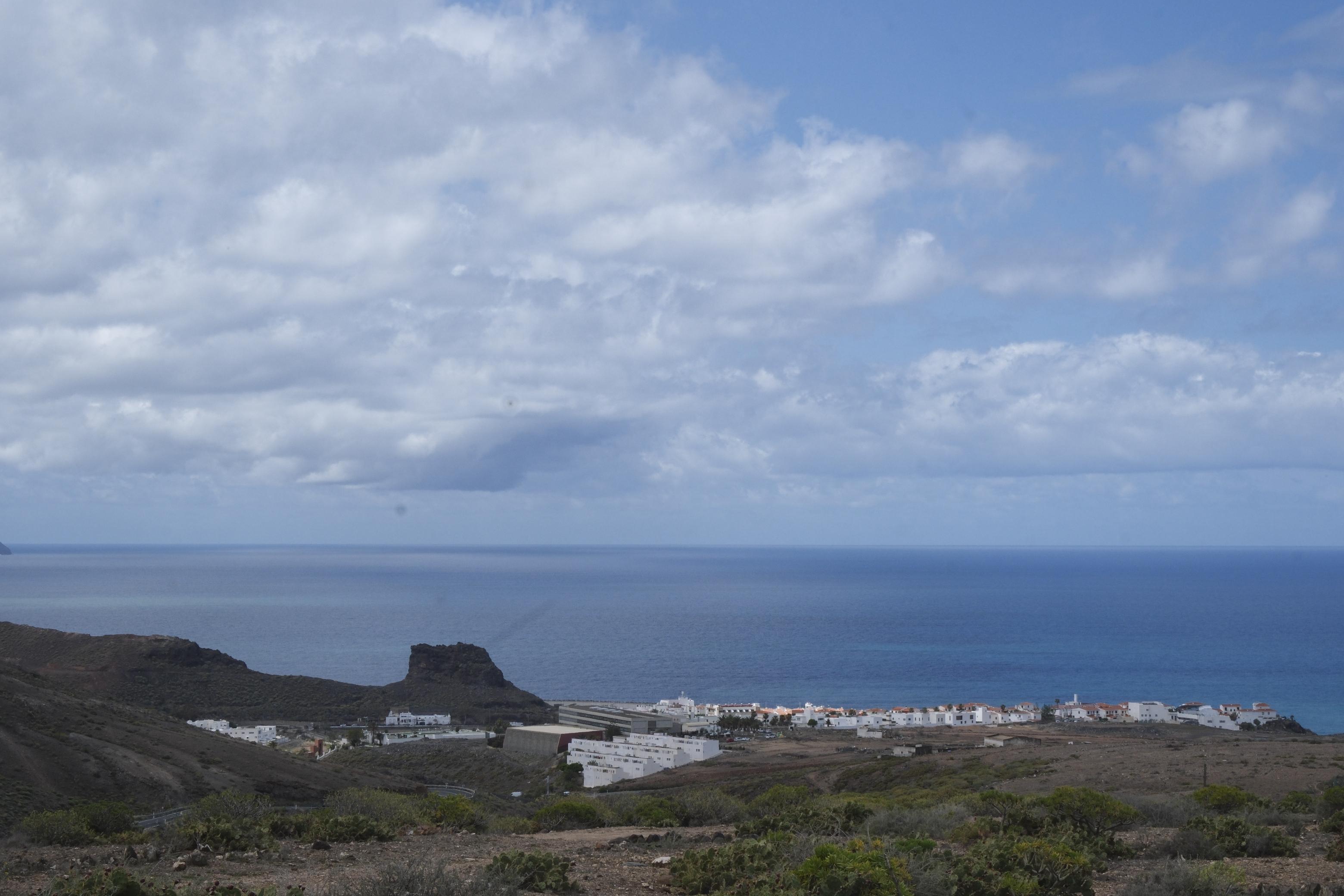 Entre paraguas y viento: La borrasca Olivier visita Canarias